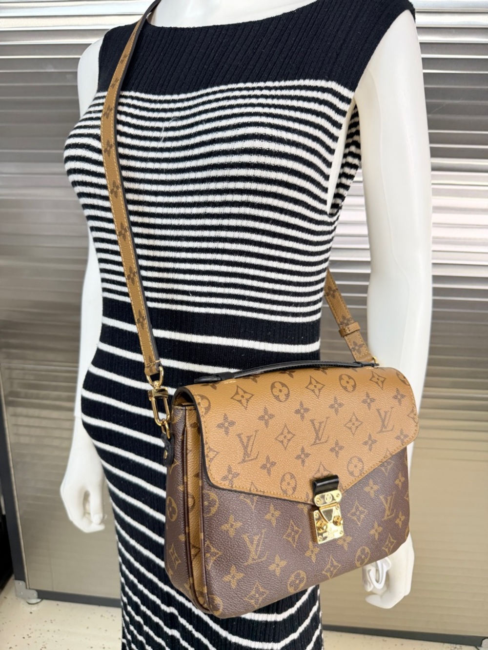 Louis Vuitton Reverse Metis Monogram Pochette Bag - Picture 16 of 16